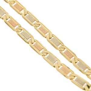 dettaglio maglia di bracciale oro tre ori