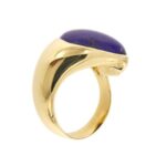 anello a fascia in oro giallo con lapislazzuli centrale lato