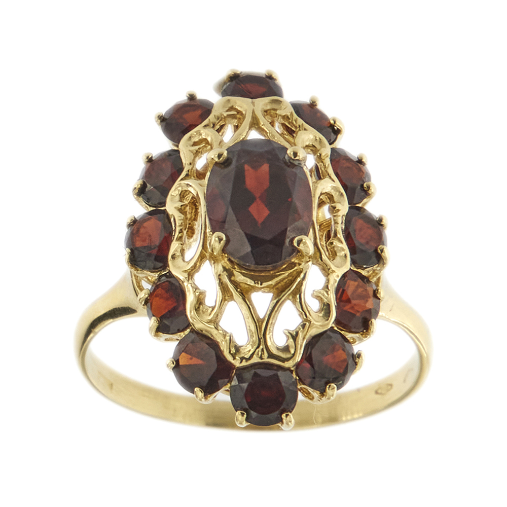 Oval ring with garnets
