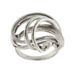 Anello intrecciato con fili in oro bianco 18kt lucidi e satinati.