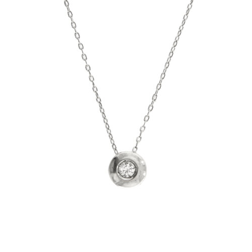 Collana in oro bianco 18 kt con ciondolo punto luce a cipollina e diamante taglio brillante da 0.10 ct  colore GH e purezza VS.