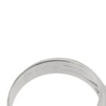 zoom dettaglio interno gambo di anello riviere in oro bianco con diamanti