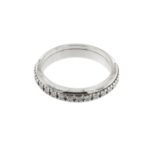 visione interna di anello eternelle con diamanti in oro bianco