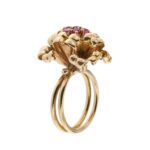 anello bouquet oro giallo con rubini lato