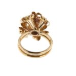 visione interna e retro di anello oro giallo con rubini