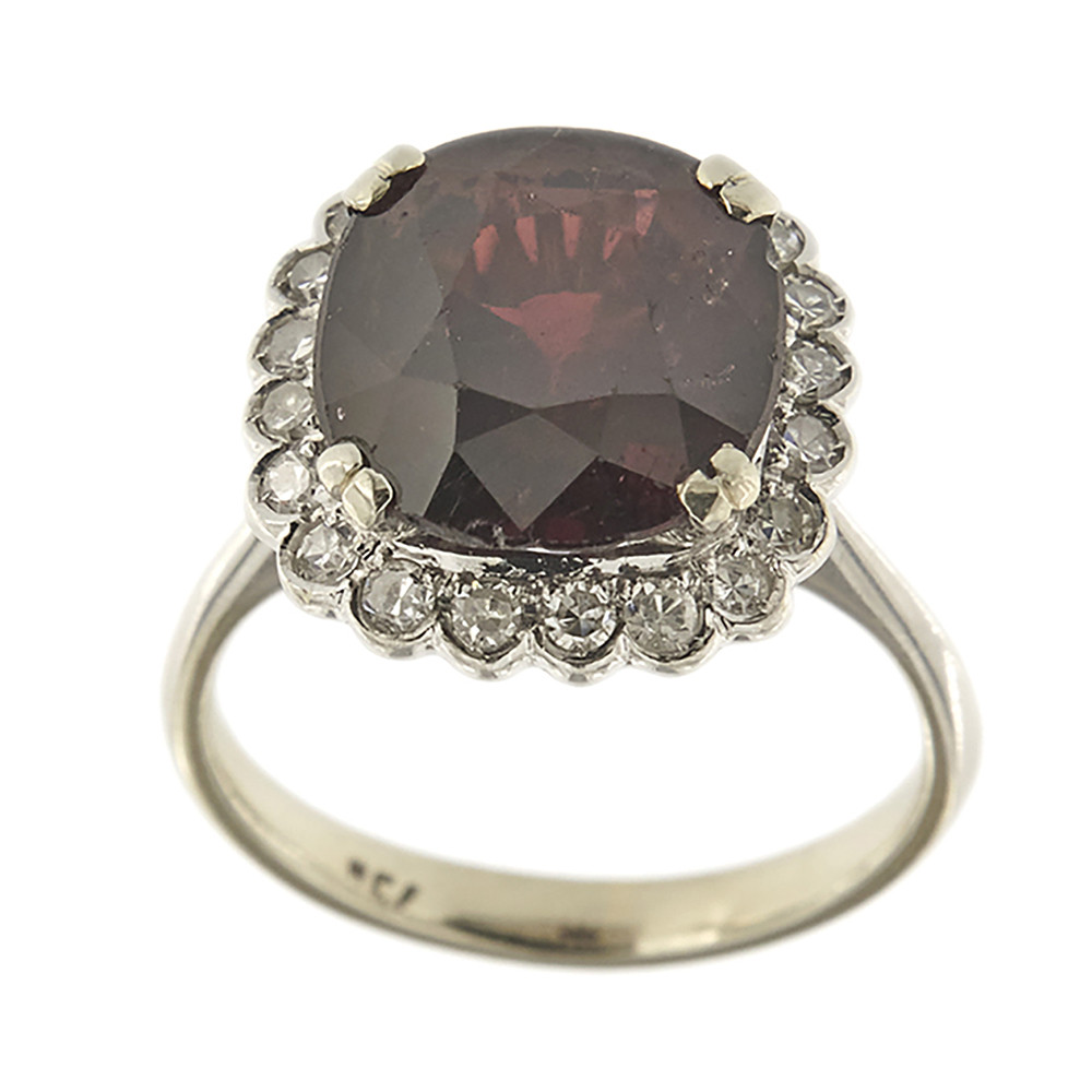 Flower ring with garnet and diamonds