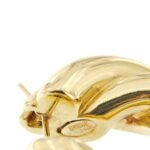 zoom dettaglio di orecchini creoles cerchi in oro giallo