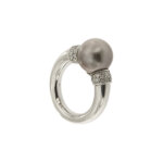 anello oro bianco con perla di tahiti e diamanti foto lato 1