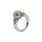 anello oro bianco con perla di tahiti e diamanti foto lato 2