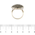 anello tondo vintage in oro con diamanti foto paragone righello per misura gioiello in cm
