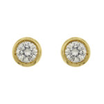 Orecchini punto luce cipollina in oro giallo 18kt con 2 diamanti taglio brillante da 0.40 ct cad. totale 0.80 ct, colore FG - purezza VS; chiusura a perno e farfallina.