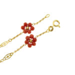 dettaglio fiori di corallo su bracciale oro giallo 18kt