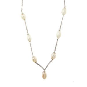 Collana maglia doppia rolò in oro bianco 18kt con 7 perle d’acqua dolce ovali, bianche, avorio e rosa.