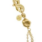 zoom dettaglio oro e incisione brand Gabriella Rivalta su collana in oro