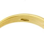 dettaglio incisione gambo interno di anello oro giallo con diamante uomo
