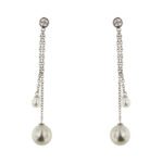 Orecchini pendenti in oro bianco 18kt doppia maglia forzatina con 2 diamanti taglio brillante da 0.03 ct cad. totale 0.06 ct - colore GH e purezza VS e 4 perle d’acqua salata rotonde: 2 bianche da 4-4.5 mm e 2 grigie da 8-8.5 mm, ottima perlagione, chiusura con perno e farfallina.