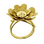 anello a fiore in oro giallo