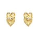Orecchini a lobo in oro giallo 18kt con tre cuori intrecciati nei tre ori; chiusura con perno e farfallina.