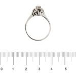 anello oro bianco a forma di fiore solitario con diamanti foto paragone righello per misura gioiello in cm