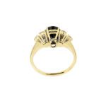 visione interna e retro di anello oro giallo con zaffiro e diamanti