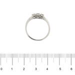 anello trilogy oro bianco con diamanti foto paragone righello per misura gioiello in cm