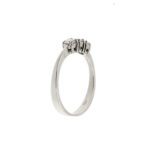 lato di anello trilogy oro bianco con diamanti 3