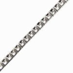 zoom dettaglio profilo di bracciale tennis in oro con diamanti neri