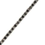 zoom dettaglio diamanti neri su bracciale tennis in oro