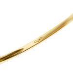 zoom dettagli incisione interna di bracciale rigido oro giallo con diamanti Salvini: punzone 750 oro