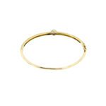 visione interna e retro di zoom dettagli incisione interna di bracciale rigido oro giallo con diamanti Salvini