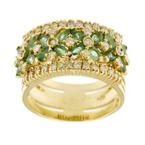 Anello a fascia in oro giallo 18kt con 16 smeraldi taglio marquise e 39 diamanti taglio brillante: 13 da 0.02 ct cad. e 26da 0.01 ct cad. totale 0.52 ct - colore GH , purezza VS.