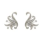 Orecchini a lobo in oro bianco 18kt con 72 diamanti: 6 taglio brillante da 0,13 ct cad. e 66 taglio huit huit: 12 da 0,03 ct cad., 42 da 0,02 ct cad. e 12 da 0,01 ct cad., totale 2,10 ct - colore FG e purezza VS; chiusura con perno e farfallina.