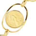 dettaglio sterlina su bracciale oro giallo