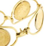 zoom dettaglio chiusura di bracciale oro giallo con sterline