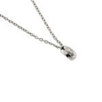 profilo di punto luce con diamante su collana oro bianco