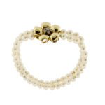 bracciale due fili con perle e fiore con diamanti in oro giallo prospettiva