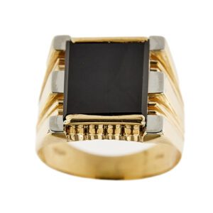 Anello uomo in oro rosa e bianco 18kt con onice rettangolare (dimensione 13x11 mm) e gambo lavorato.