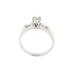 spessore di anello oro bianco solitario con diamanti 2