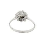 anello oro bianco con diamanti a forma di fiore
