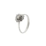 lato di anello oro bianco a fiore con diamanti 2