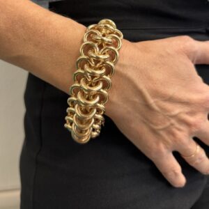 Foto gioiello indossata: bracciale tank oro