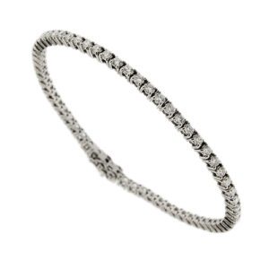 Bracciale tennis in oro bianco 18kt con 62 diamanti taglio brillante da 0,04 ct cad. totale 2,48 ct - colore GH e purezza SI; chiusura a scomparsa 2 sicure.