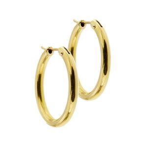 Orecchini a cerchi ovali in oro giallo 18kt e chiusura con levetta.