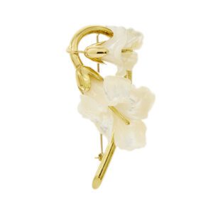 Spilla ramo con 2 fiori in oro giallo 18kt e con petali in madreperla.