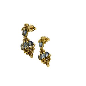 lato di orecchini pendenti oro giallo e pietre preziose