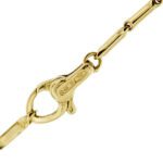 zoom dettaglio incisioni e punzone 750 su collana a segmenti in oro giallo