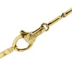 zoom dettaglio incisione brand Chimento su collana a segmenti in oro giallo