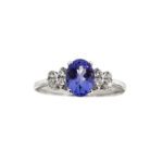 anello oro bianco con diamanti e tanzanite frontale