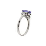 lato 4 anello oro bianco con diamanti e tanzanite