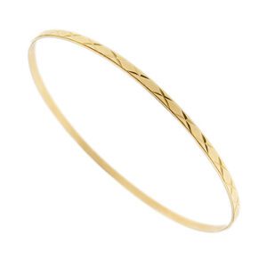 Bracciale rigido in oro giallo 18kt con lavorazione a righe e losanghe.